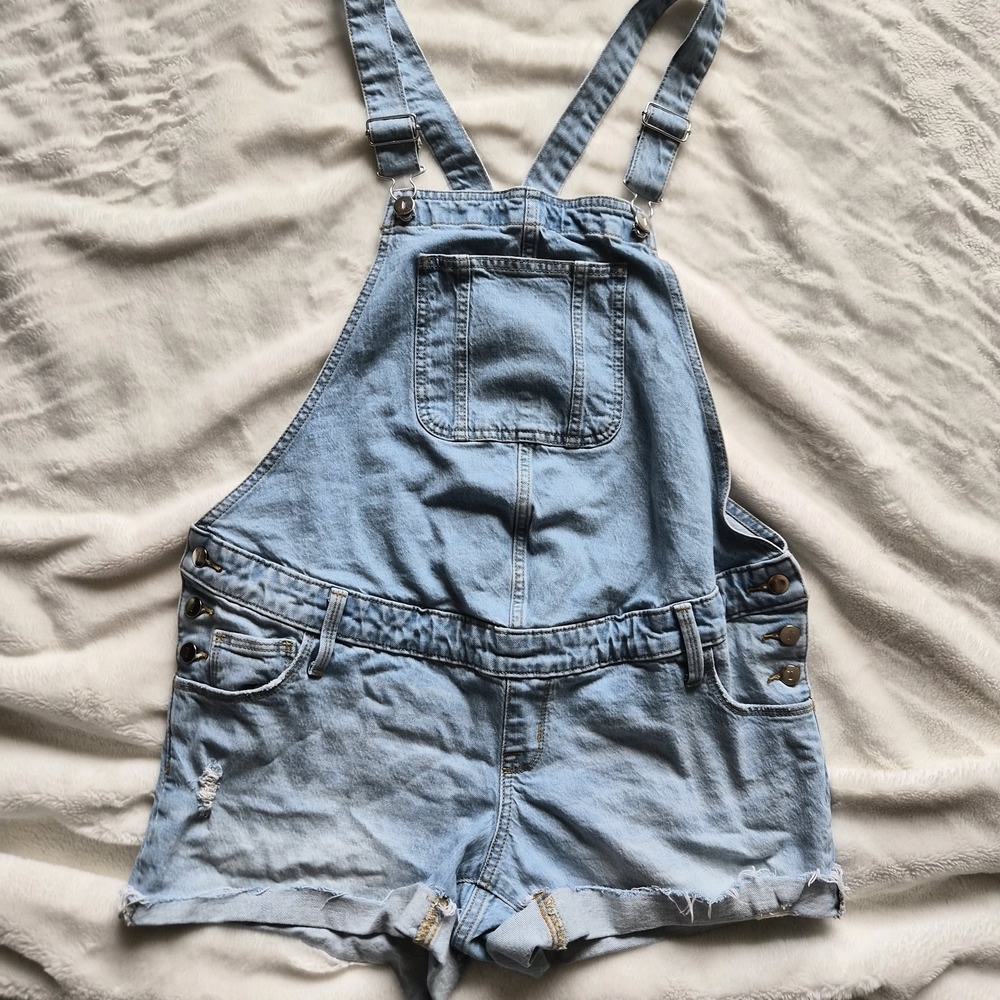Isabel Maternity by Ingrid & Isabel Light Blue Denim Short Overalls👥